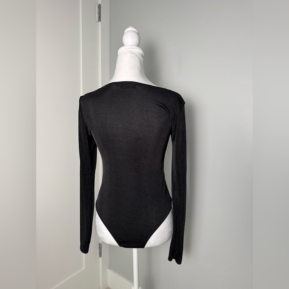 Pretty Little Thing BLACK ACETATE SLINKY SCOOP NECK LONG SLEEVE BODYSUIT - Picture 6 of 7